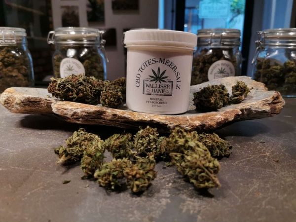 CBD Totes-Meer-Salz Creme